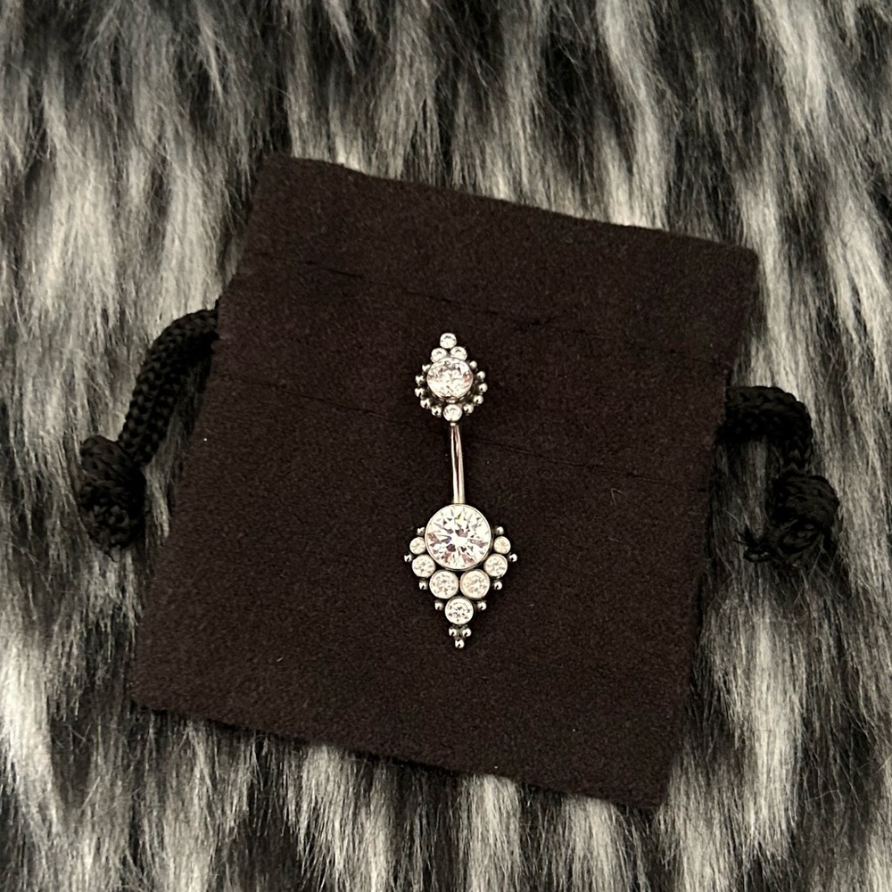 Leroi Swarovski Naval Piercing - image 2